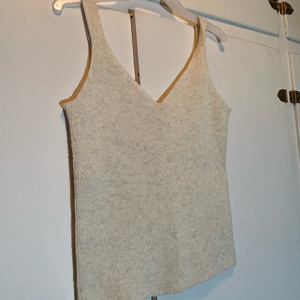 Old Navy Sleeveless Knit V-Neck Medium Top